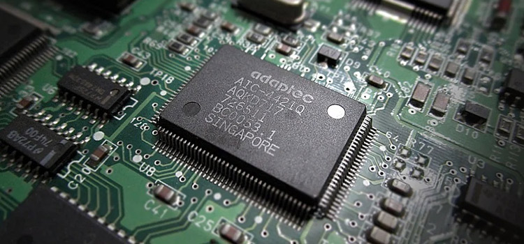 How is a Microprocessor Different from an Integrated Circuit